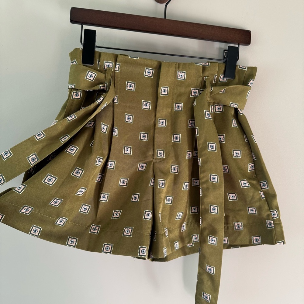 ANN TAYLOR FACTORY OLIVE GREEN PRINT BELTED SHORTS SIZE 2 - Picture 3 of 9